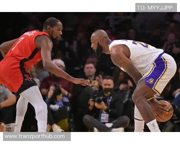 NBA历史仅有4位中锋季后赛单场助攻8次且零失误的传奇表现